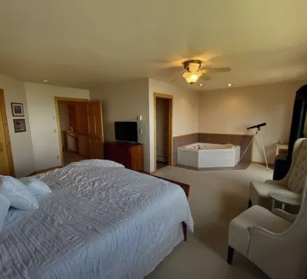 Aspen Shores: A Beautiful spacious three story home on Lake Superior