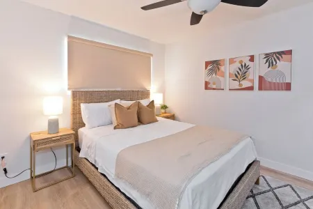 Desert Dream Stay with Pool - next to Joshua Tree Отели рядом с достопримечательностью «Bowladium»