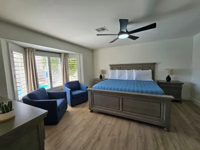 Oasis. Single Story Freshly Remodeled Pool Home! Hotels near Red Rock Canyon National Conservation Area