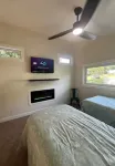 Captivating 2-bedroom, garage door house with WiFi, AC in welcoming Somerset
