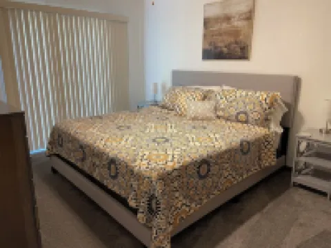 Delightful & Relaxing 2 Bedroom! Hotels in Whiteside County