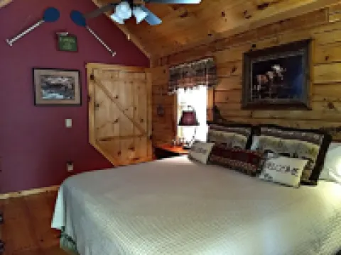 Tree  House Lodge (Real Log Mountain Paradise)