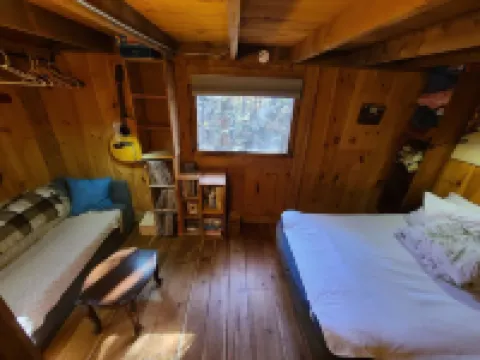 Cottage-7 Min to Ski Stratton-Woodstove-Firepit-Brook on Property-Views-Dogs OK