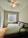 Spacious brand new condo - 15 min from downtown Chicago! Sleeps 6 월마트 슈퍼센터 주변 호텔