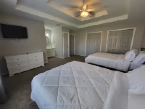 Texas-Sized Comfort w/ Pool Near DHR- Sleeps 14