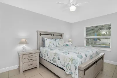 Stunning Poolside Oasis in Bonita Springs Hotels near 7-Eleven
