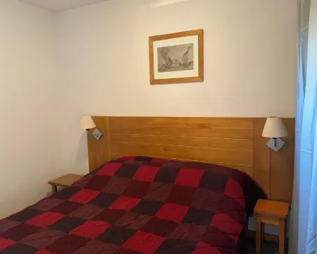 T2 apartment at the foot of the slopes, south-facing Hoteles en Le Dévoluy