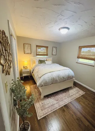 Luxury Home w/private Pool, Mt Views, 85” Roku Movie Room, Arcade, & King Bed!