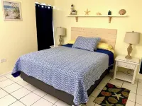 KCB-access Private Cabana Club,Dock on Canal,PET Friendly, Pickle ball courts Sombrero Reef附近的飯店