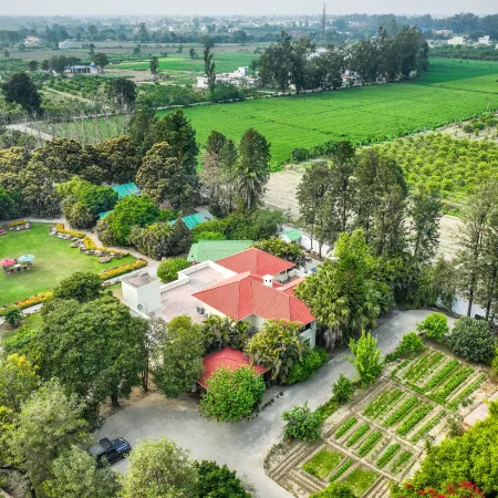 Citrus County, Hoshiarpur, amã Stays & Trails