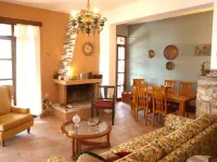 Alonaki Seafront Cottage