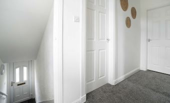 Free Parking - 2 Bedroom Flat