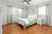 Spacious Living Less Than 2 Miles from Elon University!