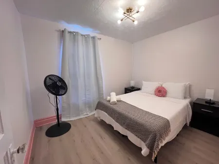 The pink house walk to the Falls Отели рядом с достопримечательностью «Парк штата Уирлпул»