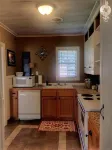 Rustic Roost in Historic Neighborhood - โฮมสเตย์