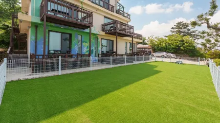 Goseong Sea&Star Pension Отели в г. Косон