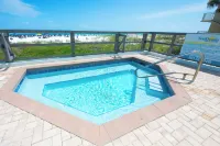 Breathtaking View • Hot Tub • Free Beach Chairs in Unit • Outdoor Pools