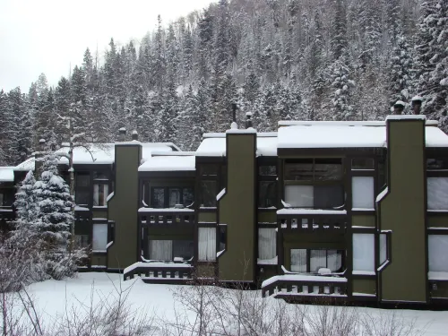 Taos Ski Valley/3 Bdrm/Sleeps 8/Directly Next Door To The Children's Ski School
