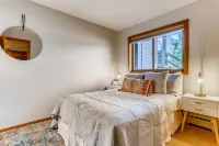 Cozy Ski Condo + Hot Tub + Fireplace + Heated Pool