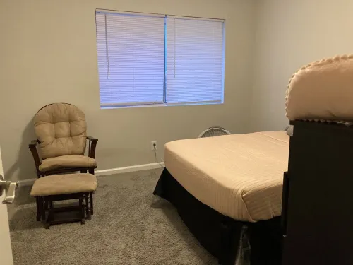 Private Room for Rent in 2 bedroom townhouse