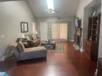 Central Tellico Village house with WiFi, AC on  serene small cul-de-sac location Hotels in Tellico Village