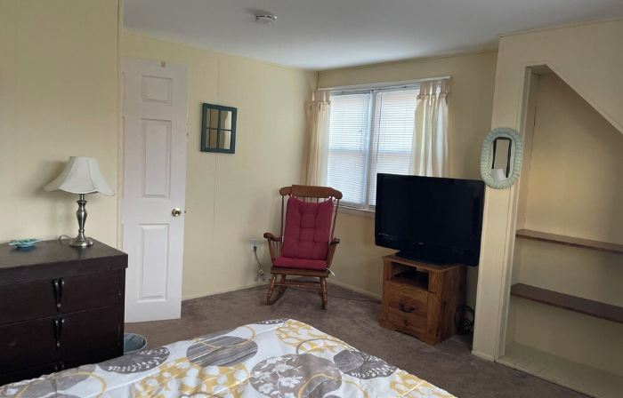 2nd floor of duplex. Bay view, sunsets, beach, activities. Great family getaway!