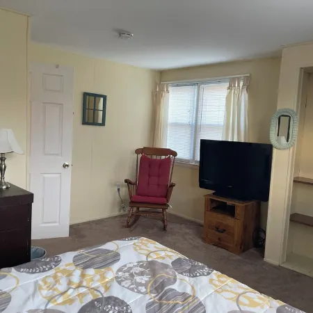 2nd floor of duplex. Bay view, sunsets, beach, activities. Great family getaway!