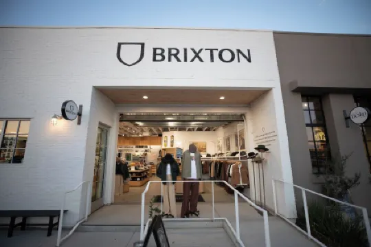 King Suite - Easy Walk to Beach/Strand Close to Downtown, Restaurants and Pier!