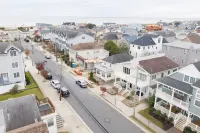 1 BLOCK TO BEACH & DINING, beautifully updated, park 3 cars!