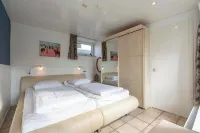 Bungalow in Sint Maartenszee Near Beach