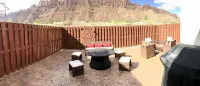 Upscale Rustic Condo with Private Hot Tub, Fiber internet and 2 car Garage Các khách sạn gần Utah State University Moab
