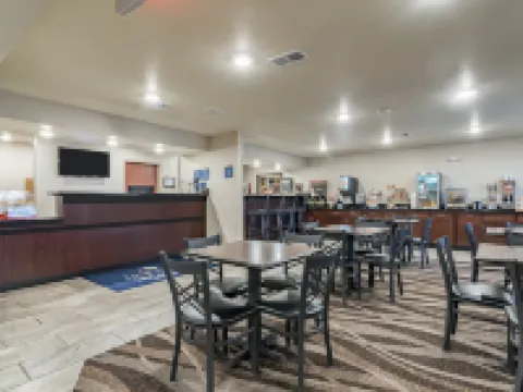 Cobblestone Inn & Suites - Lamoni Hotels in Lamoni