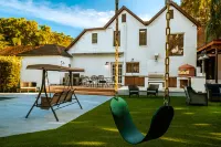 6BR King Bed, Pool with Huge Yard