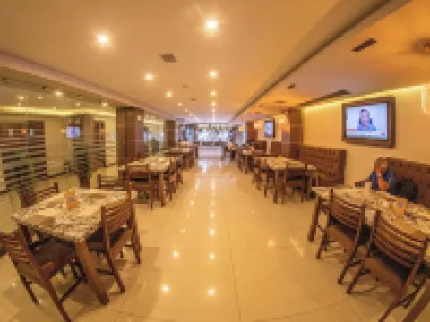 ホテル ダリ プラザ エヘクティボ グアダラハラのホテル