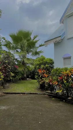 La Petite Maison DES Fées