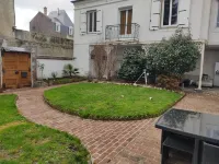 Newly renovated apartment in manor house, very close to town center
