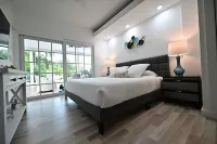 D’Mauchi-WaterHouse-Beaches20min-boat-dockparking