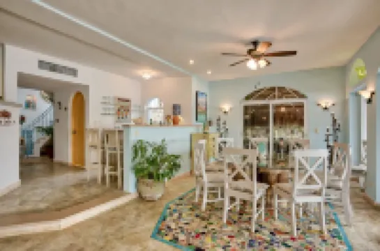 Villa Sarita, 6 Beachfront Villa with Private Pool in Gated Resort!