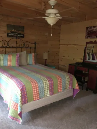 Eagles Ridge    3 bedroom cabin near Big South Fork