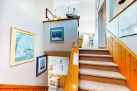 Semi Oceanfront 5 bedroom dog friendly cottage 10 feet to beach access