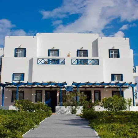 Nikos Sea View Apartments Отели рядом с достопримечательностью «Милосский музей горного дела»