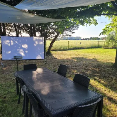 ORANGE CHEZ BARNIE Отели в г. 