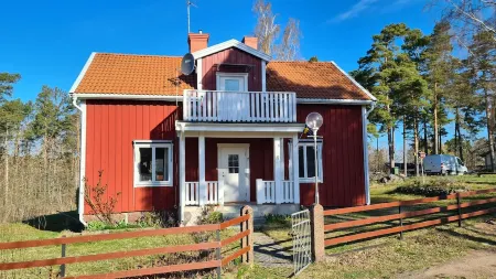 House 200m from the water Отели в г. Оскарсхамн