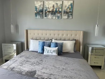 Luxe 1 Bedroom condo in sunny Montego Bay! 10 min drive to Beach! Отели рядом с достопримечательностью «Sandals Cay»