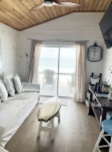 Quaint Cottage On The Beach in the South End