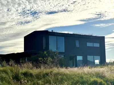 Private oceanfront paradise, northern lights immersion and wildlife Hotel a 