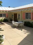 4bd 4.5 baths House and two private apartments. Beautiful views! Self check in!