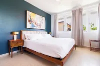 Comfort 4 min to Beach: Espresso, Grill, Terrace, Fiber Optic, Tesla Power Hotels in Ocean Park