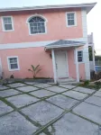 3Bed 3Bath Centrally Located Villa w/Pool & Deck 5 mins from Beach & Stores