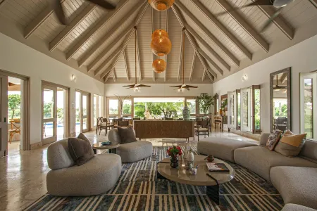 ATTRACTIVE RATES JUST REMODELED  - Near Beach 4 BD Amazing Golf View Villa